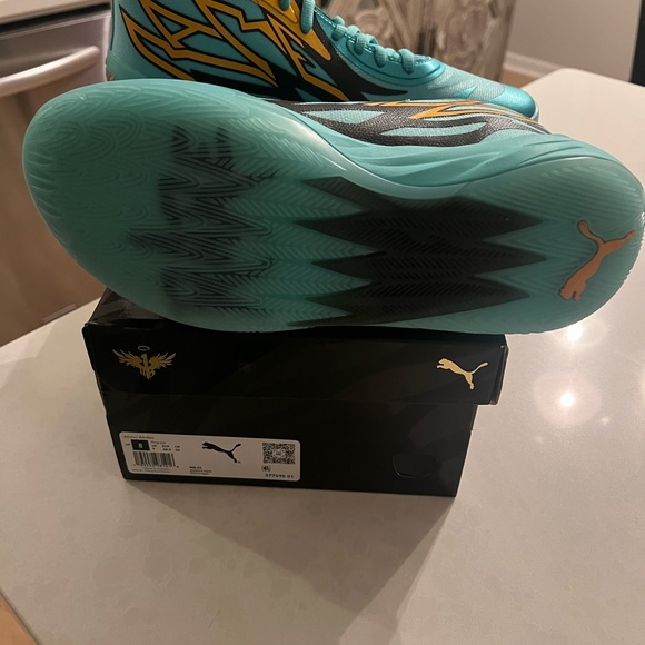 Men’s PUMA MB.02 Elekiro Aqua Lamelo Ball Shoes Excellent condition Like New - Picture 3 of 5